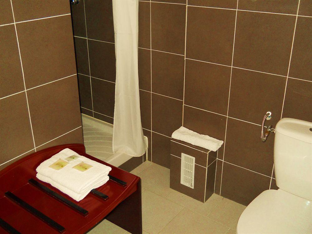 Hotel Le Ty-Lann Saint-Ave Luaran gambar
